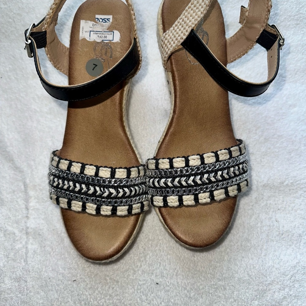 Women's Black and Tan Sandals